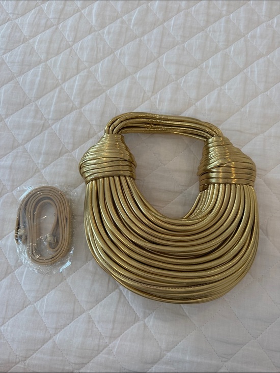 Lulus Handbags - Lulu's Metallic Gold Statement Necklace-Style Shoulder Bag